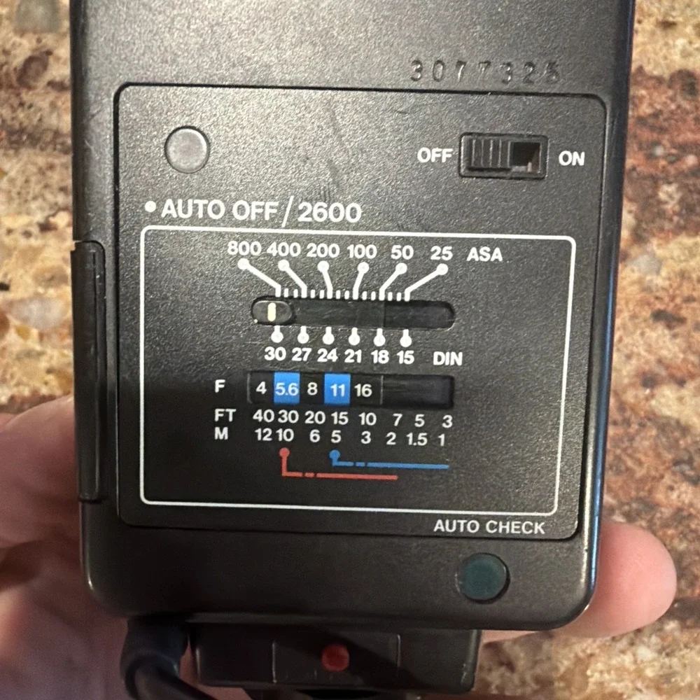 Vivid Auto 2600 Flash Camera